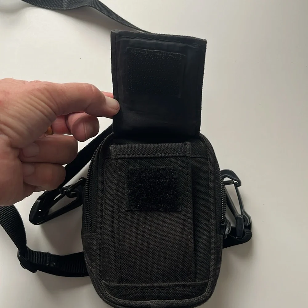 Lowepro Black Camera Case 5 1/4x4 1/4 with Adjustable Detachable Shoulder Strap
